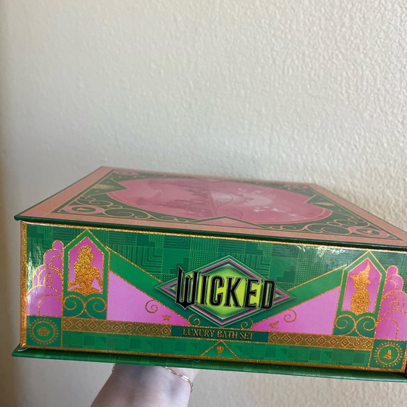 Wicked Luxury Bath 4 Piece Set - Picture 3 of 7